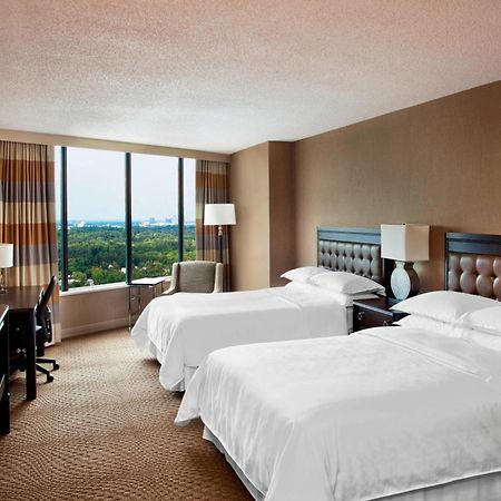 Sheraton Гринсборо Номер фото