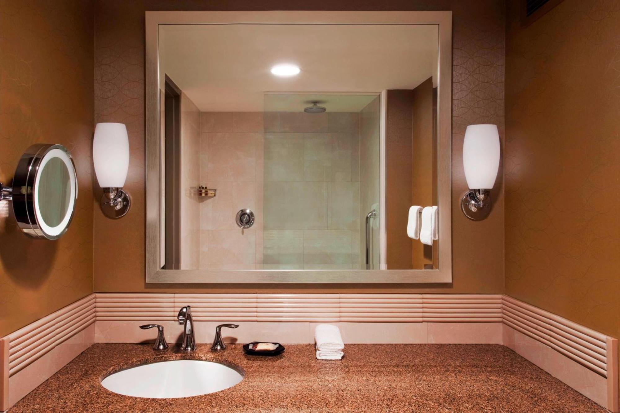 Sheraton Гринсборо Экстерьер фото