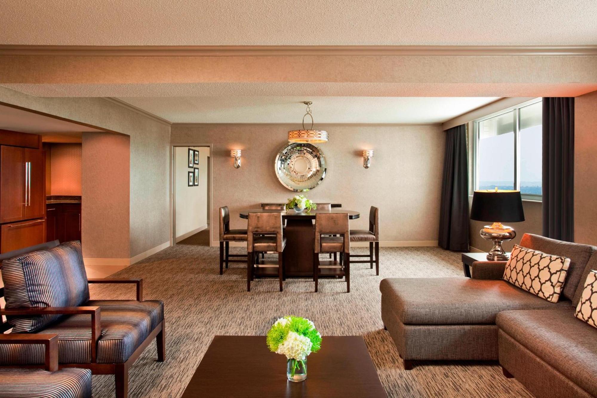 Sheraton Гринсборо Экстерьер фото