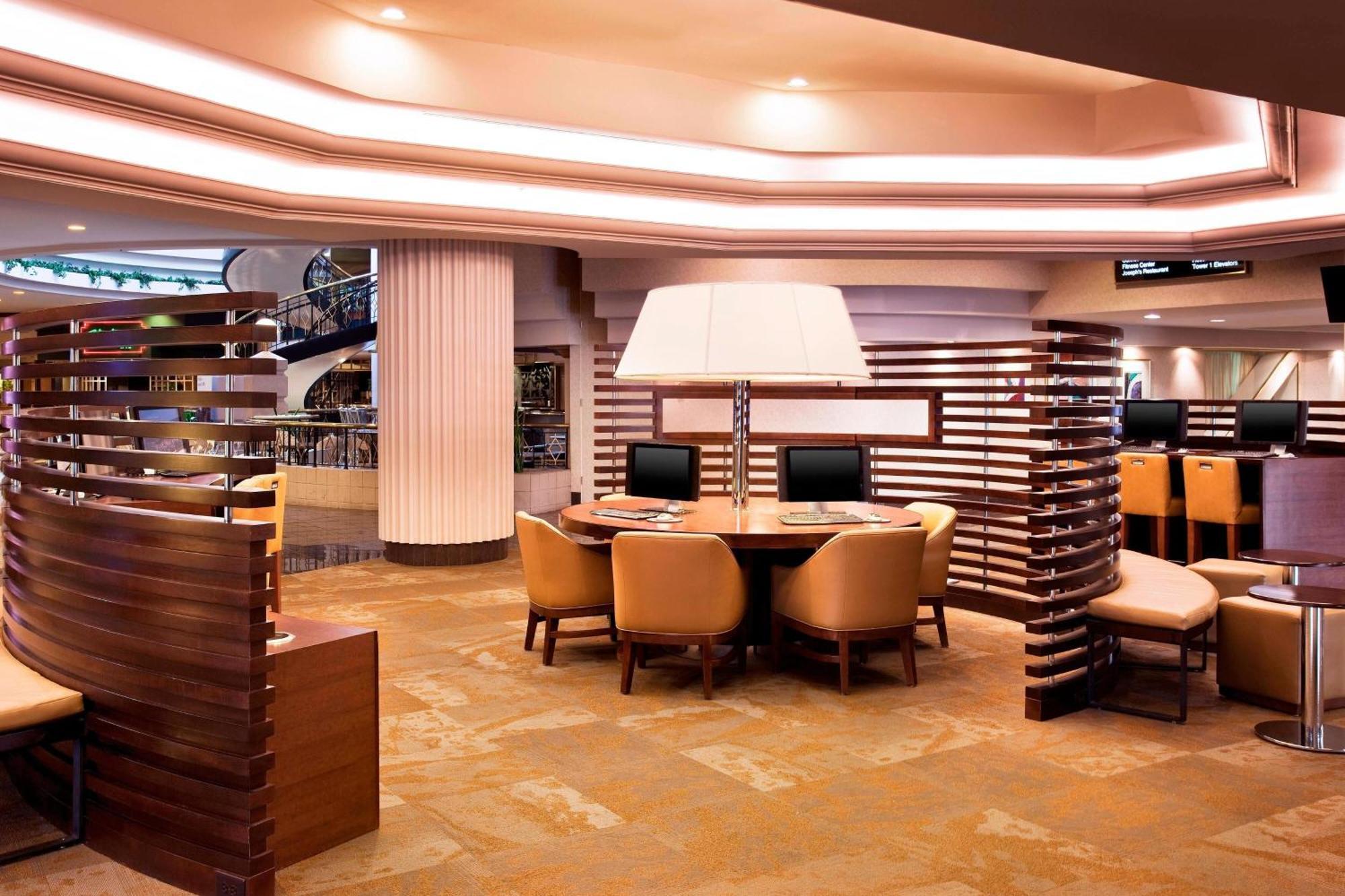 Sheraton Гринсборо Экстерьер фото